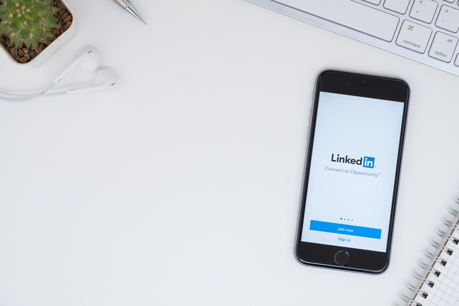 Writing for LinkedIn: Tips & examples we love